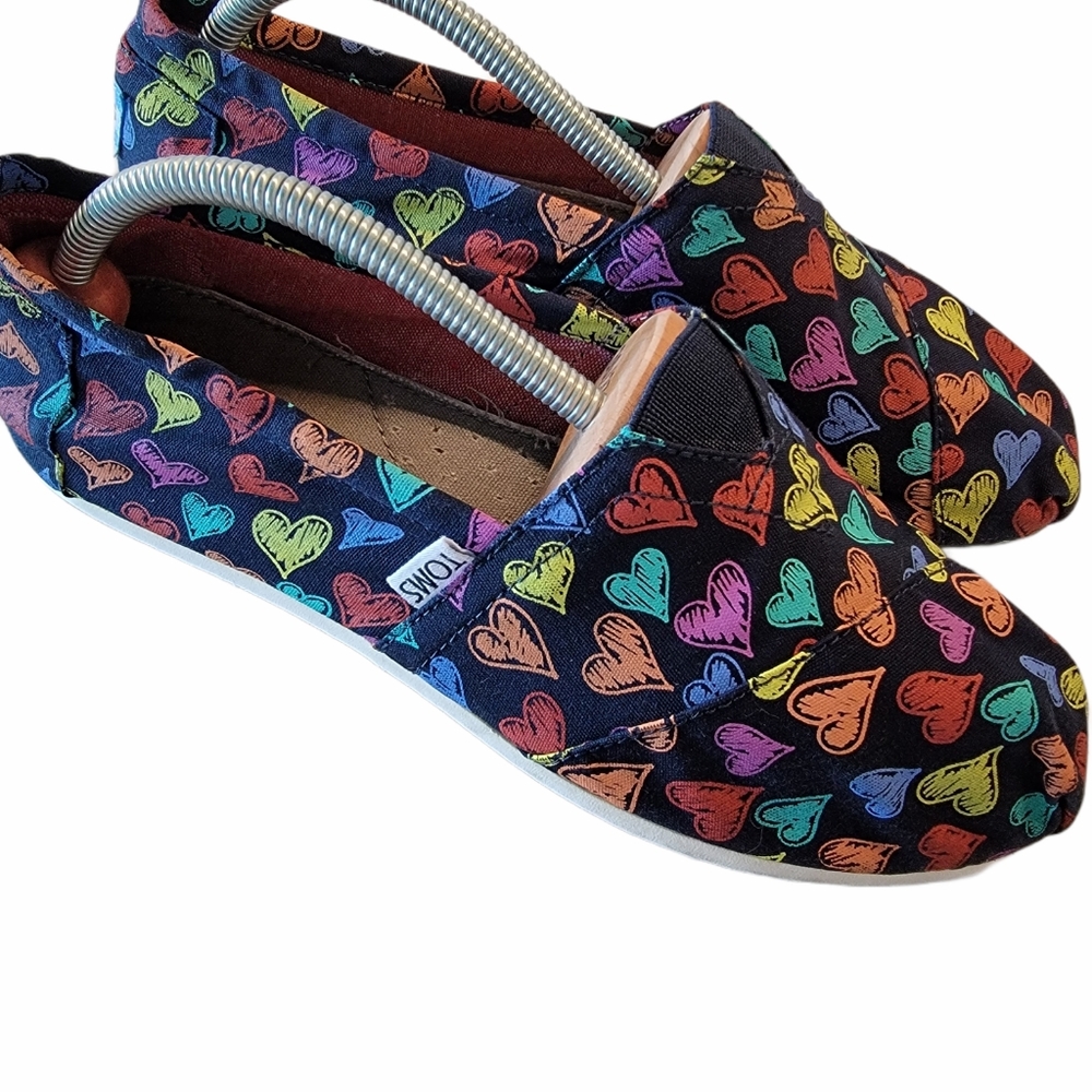 Tom's hearts size 9